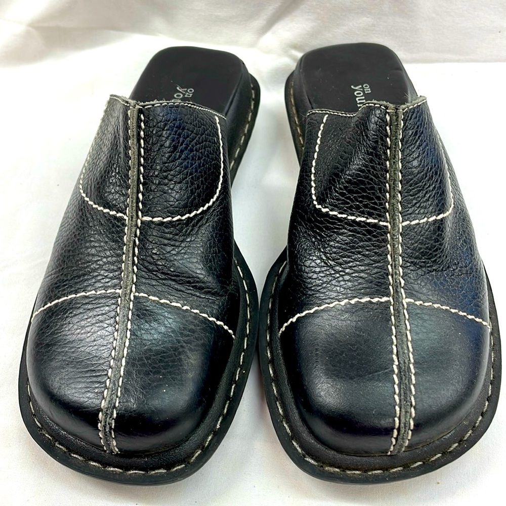 ON YOUR FEET leather slide on clog/mules ladies sz 6m